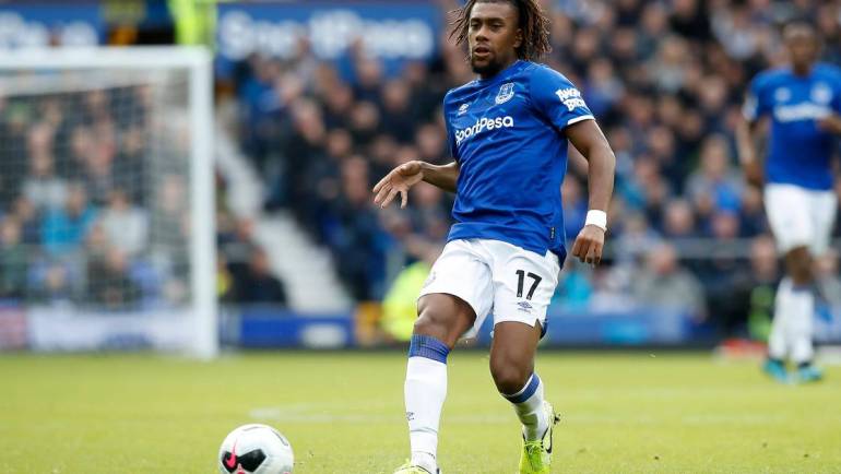 Everton star in ‘advanced talks’ over new contract