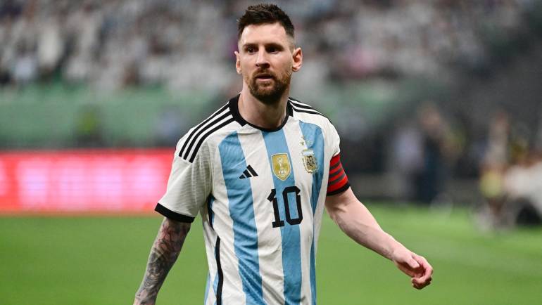 Lionel Messi Narrowly Escapes Crash After His Car Jumps Red Light: Reports