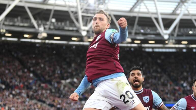 Late penalty drama sees West Ham sink Man Utd to pile more pressure on Ten Hag