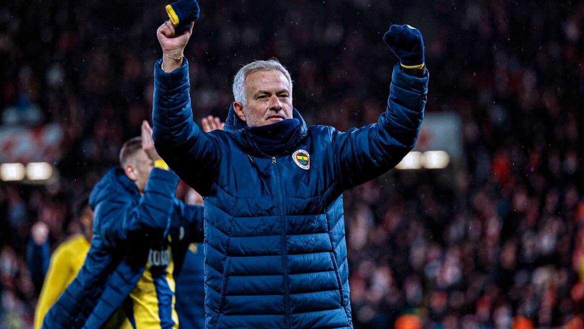 “The first player”－ Jose Mourinho praises Nigerian striker after record-breaking feat against Fenerbahce